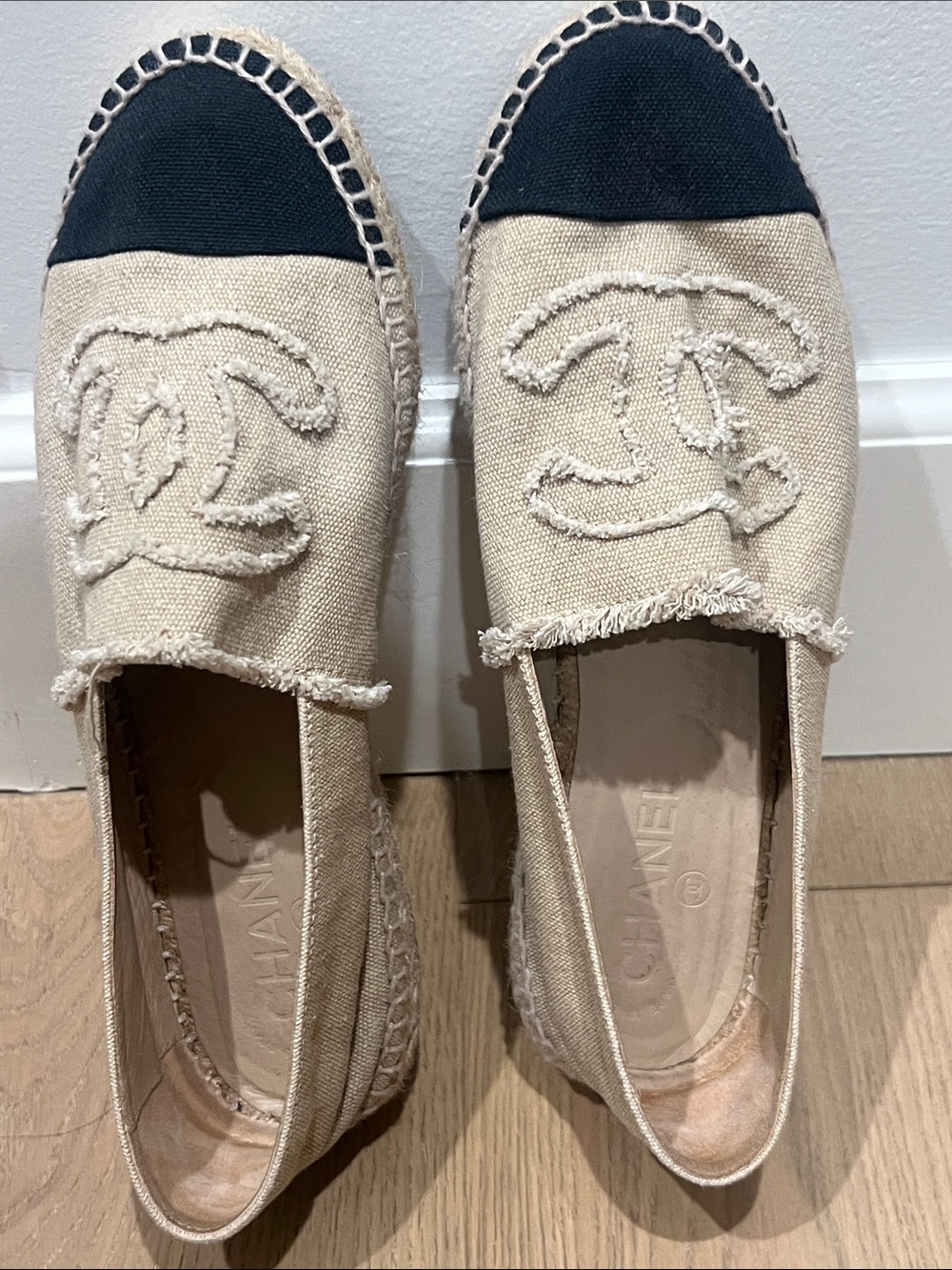 CHANEL Beige Canvas Espadrilles with Black Cap Toe and Signature CC SIZE 39